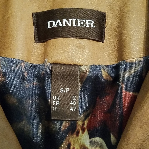 Danier leather trench coat - small - Picture 9 of 11